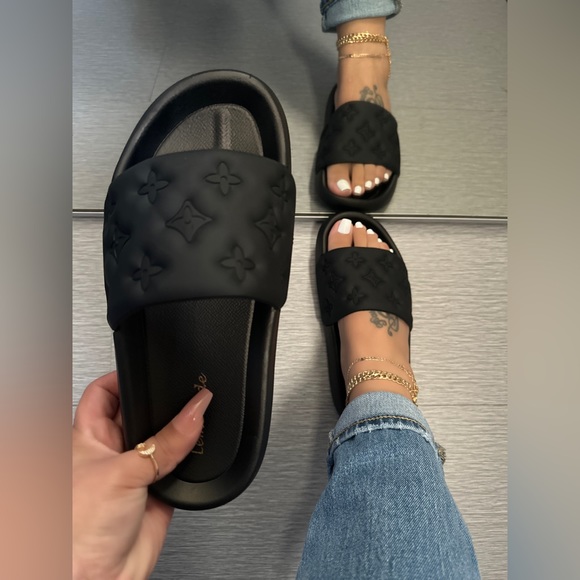 Shoes - NWT!! BLACK FLAT SLIPON SLIDE SANDAL